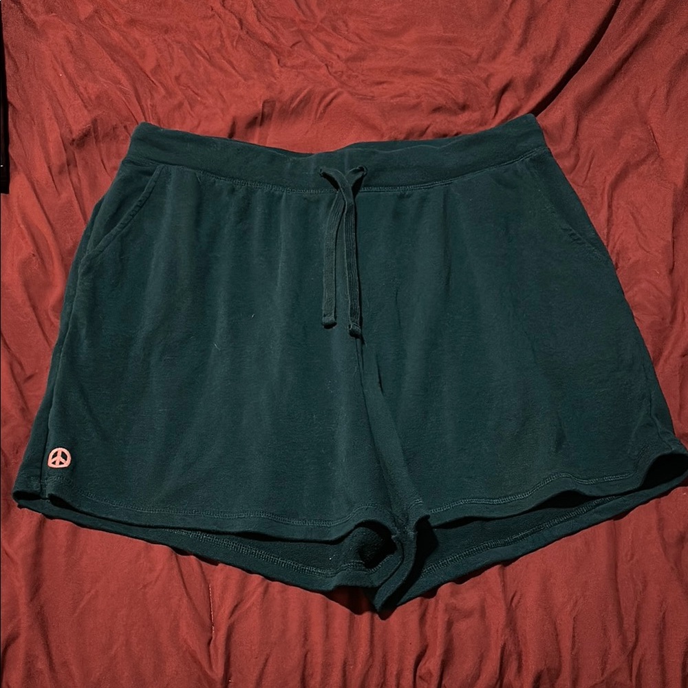 Women's XL Hunter Green Peace Sign Casual Shorts